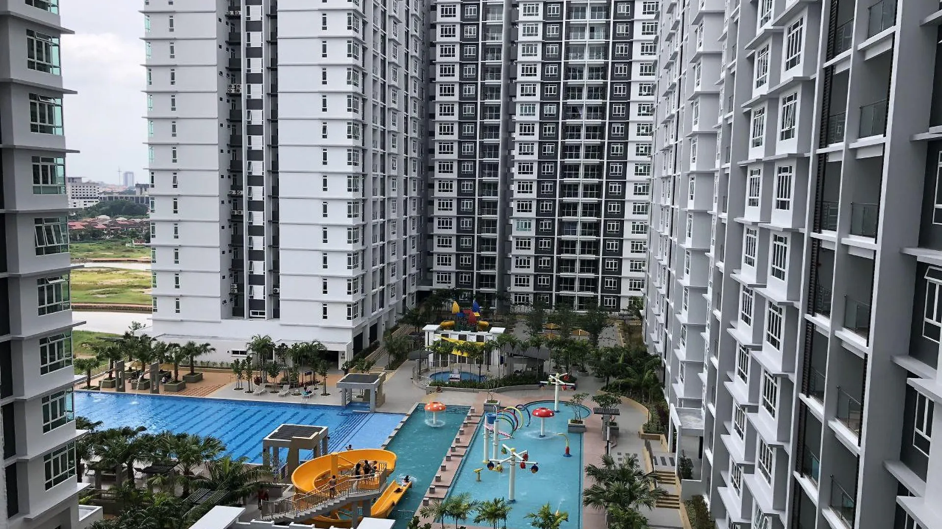 Parkland Residence Condominium Malakka Otel